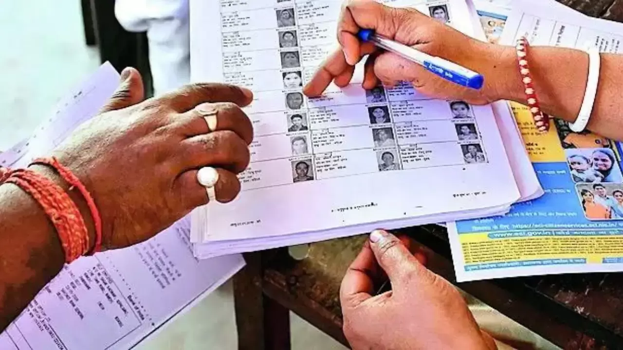 بہار کی ڈرافٹ ووٹر لسٹ میں چونکانے والے انکشافات، ایک گھر میں اوسطاً 125 ووٹر درج، ’ایس آئی آر‘ پر اٹھے سوالات