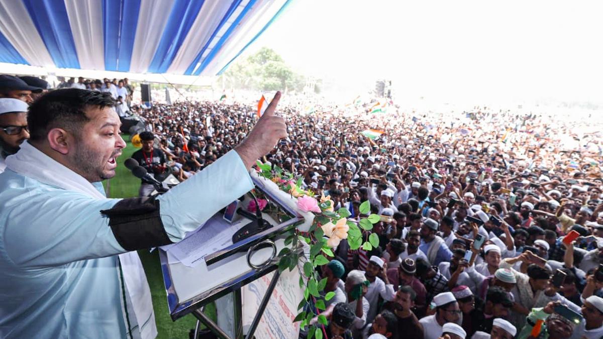 وقف ترمیمی قانون کے خلاف پٹنہ میں زبردست احتجاج، تیجسوی یادو کا دوٹوک بیان: ’’یہ ملک کسی کے باپ کا نہیں‘‘