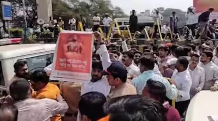 شیواجی–ٹیپو تبصرہ: مہاراشٹرا  کے پونے میں بی جے پی اور کانگریس کارکنوں میں شدید جھڑپ، پتھراؤ سے 9 افراد زخمی