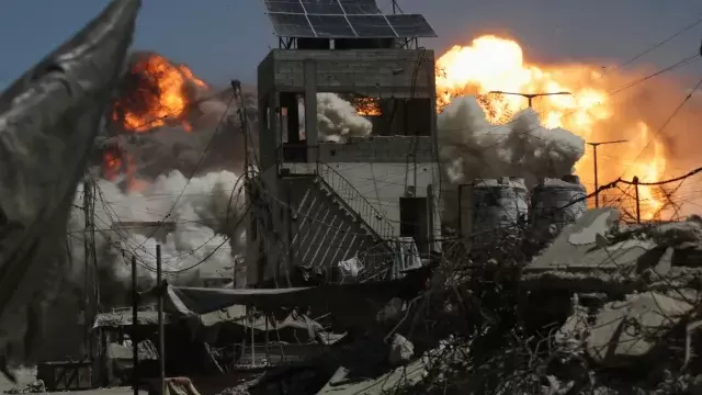 غزہ سٹی میں اسرائیلی فضائیہ کی بمباری، 12 بچوں سمیت 32 فلسطینی جاں بحق، شہری خوف و غم میں مبتلا
