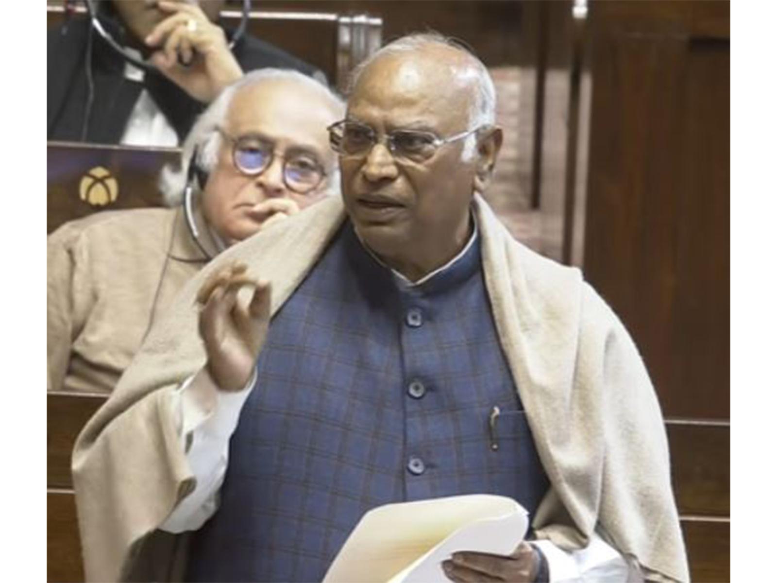 وندے ماترم کا درس دینے والے بتائیں، مسلم لیگ کے سہارے حکومت بناتے وقت حب الوطنی کہاں تھی؟ ملکارجن کھرگے