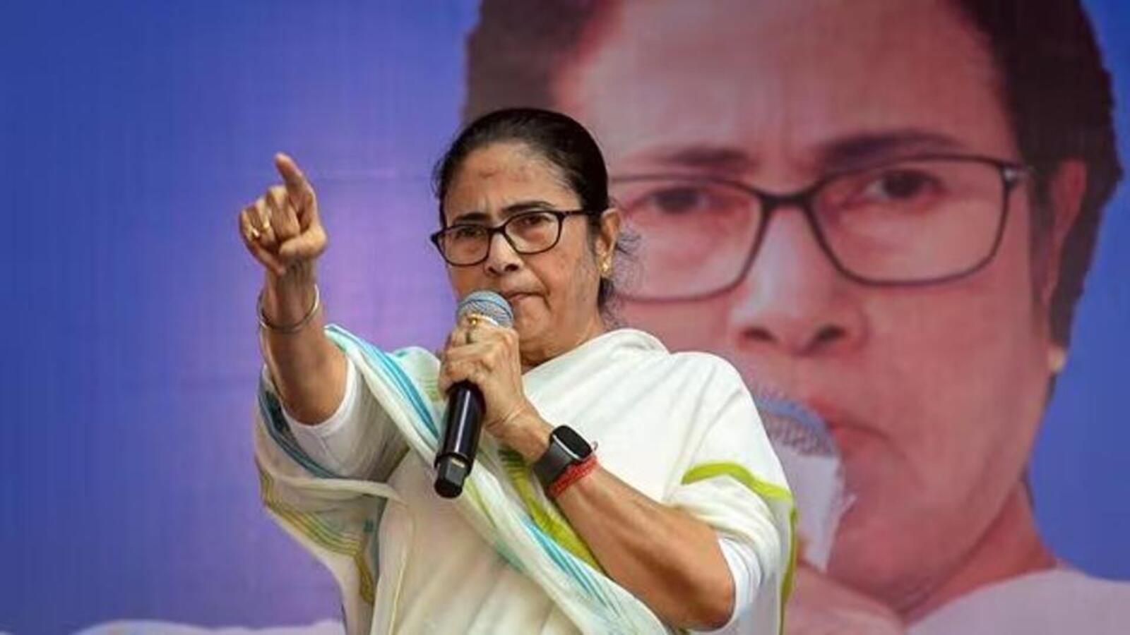 مدھیہ پردیش میں دباؤ سے دو ہلاکتیں، بنگال میں خاتون بی ایل او کی خودکشی پر ممتا کا الیکشن کمیشن پر سخت حملہ