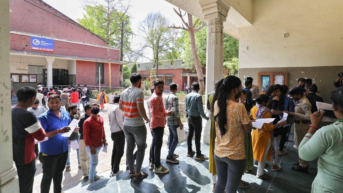 کے پی ایس سی کے 384 گزٹیڈ پروبیشنری عہدوں کی بھرتی کا اعلامیہ عدالت نے منسوخ کر دیا