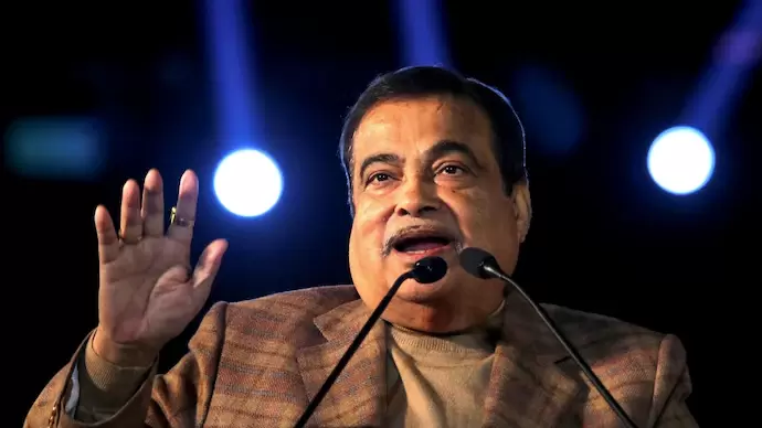 سڑک حادثے میں زخمی کی مدد کرنے والوں کو 25 ہزار روپے انعام، نتن گڈکری کا اعلان