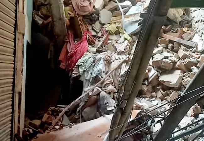 دہلی کے ویلکم علاقے میں عمارت منہدم، ریسکیو جاری، متعدد افراد ملبے تلے دبے ہونے کا خدشہ