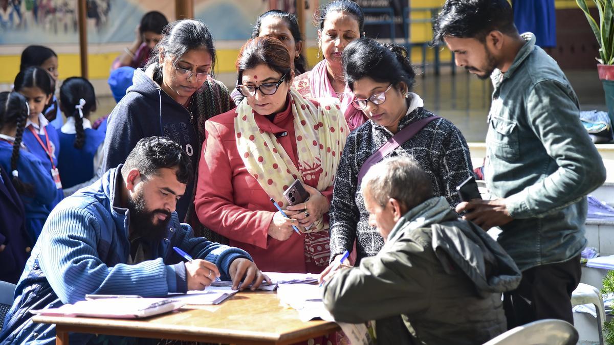 ایس آئی آر کے تحت اتر پردیش میں ڈرافٹ ووٹر لسٹ کی اشاعت ملتوی، الیکشن کمیشن کا نیا شیڈول جاری