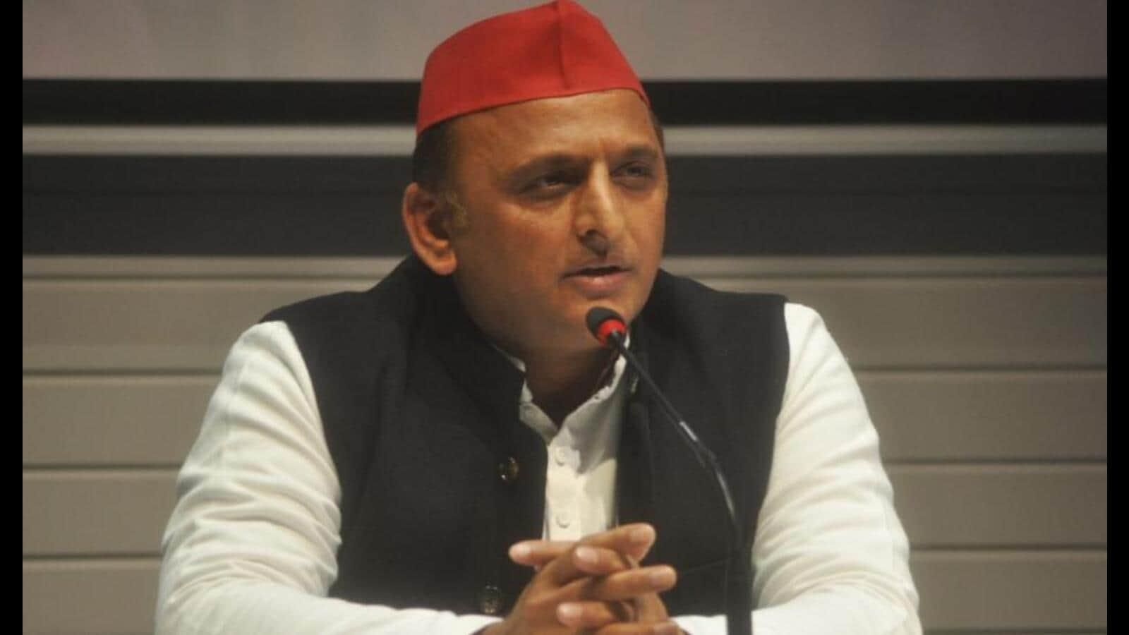 اکھلیش یادو کا بیان: پولیس پی ڈی اے پاٹھشالہ نہیں روک سکتی، وزیر اعلیٰ خود آکر حالات دیکھیں