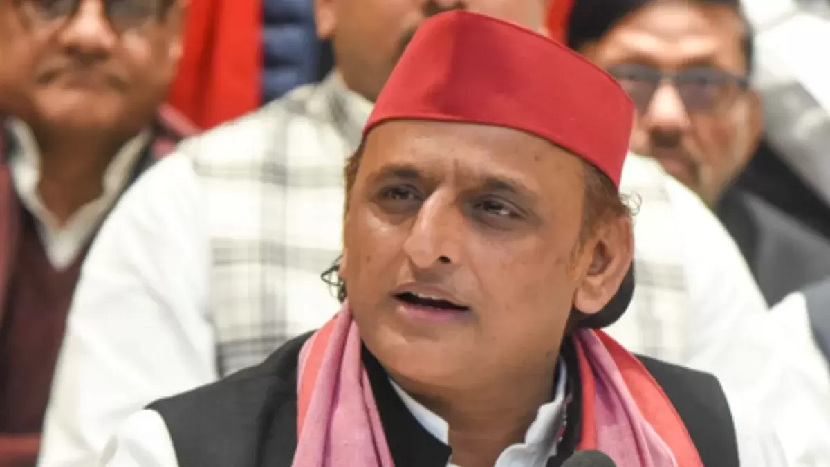 زعفرانی ٹولہ فارم نمبر 7 کے ذریعے اقلیتوں اور او بی سیز کے ووٹ کاٹ رہا ہے: اکھلیش یادو کا الزام