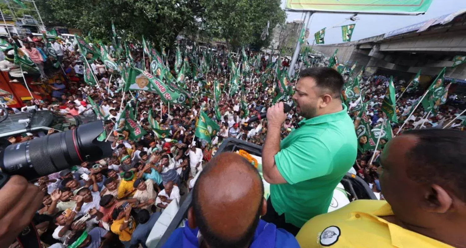 بہار میں تیجسوی یادو کی ’قلم کی سیاست‘ پر ہنگامہ، ’بہار ادھیکار یاترا‘ سے حکمراں اتحاد برہم
